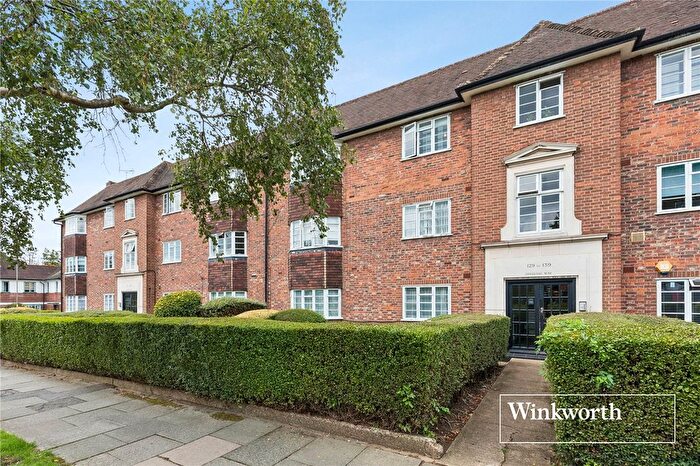 2 Bedroom Flat For Sale In Ossulton Way, East Finchley, London, N2