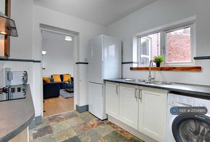 3 Bedroom Flat To Rent In Grantham Road, Newcastle Upon Tyne, NE2