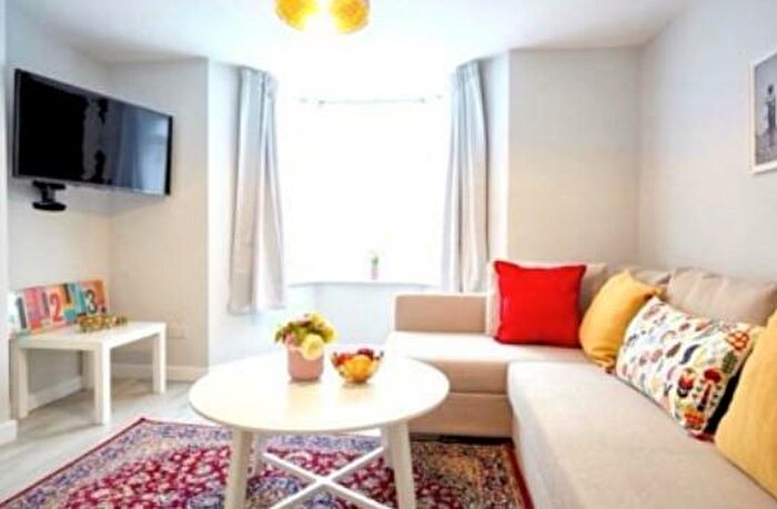 1 Bedroom Flat To Rent In Drummond Road, Bristol, BS2