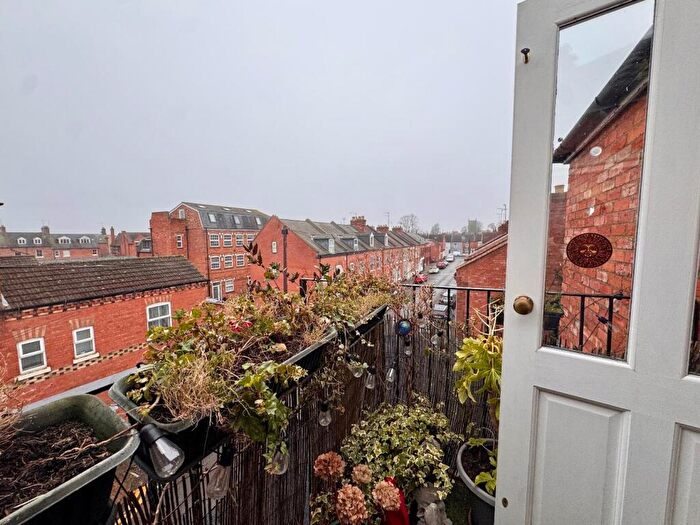 1 Bedroom Apartment For Sale In Victoria Road, Abington, Northampton, NN1