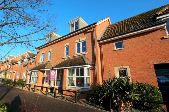 4 Bedroom Semi-Detached House To Rent In Vale Drive, Hampton Vale, Peterborough, PE7