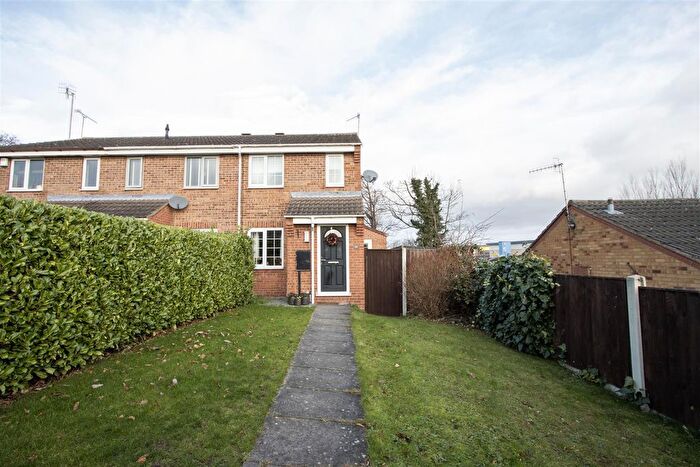 2 Bedroom Town House For Sale In Alpine Grove, Hollingwood, Chesterfield, S43