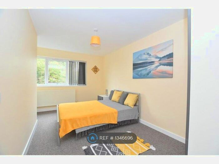 6 Bedroom Detached House To Rent In Minton Street, Stoke-On-Trent, ST4