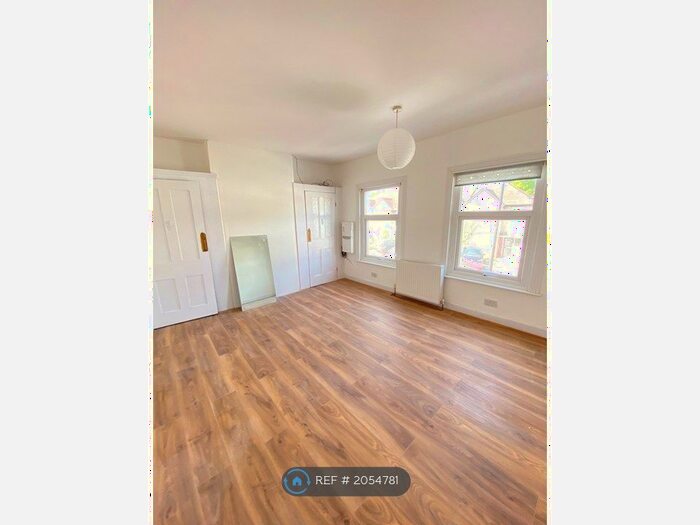 3 Bedroom Semi-Detached House To Rent In Hounslow, Hounslow, TW3