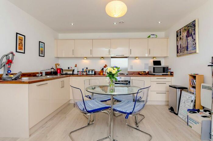 2 Bedroom Flat To Rent In Guildford Road, Woking, GU22