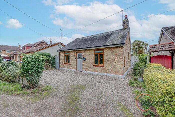 3 Bedroom Bungalow For Sale In Lampits Lane, Corringham, SS17