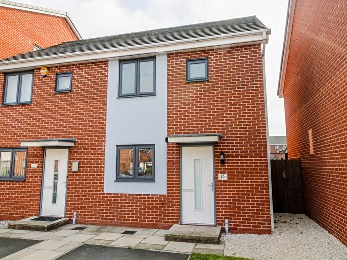 2 Bedroom Semi-Detached House To Rent In Kynance Grove, Bilston, WV14