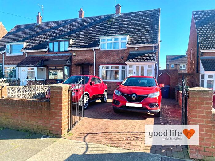 3 Bedroom End Of Terrace House For Sale In Hollinside Road, Nookside, Sunderland, SR4