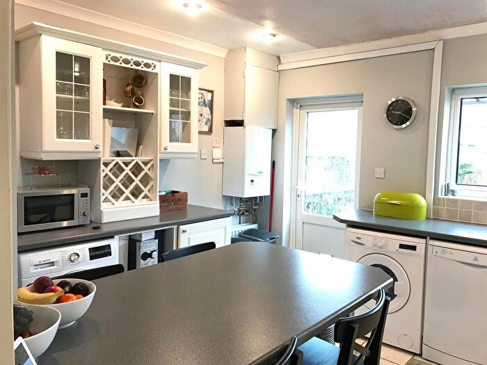 2 Bedroom Semi Detached House For Sale In Strathearn Avenue, Hayes, UB3