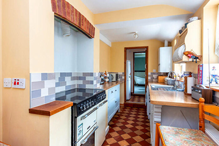 3 Bedroom Terraced House For Sale In Park Road, Rushden, NN10