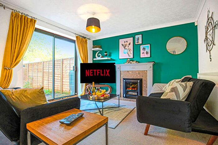 3 Bedroom Flat To Rent In Campbell Park Civil Parish, MK6