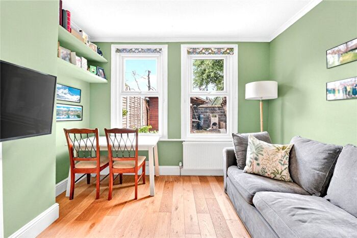 2 Bedroom Flat For Sale In Clementina Road, Leyton, London, E10