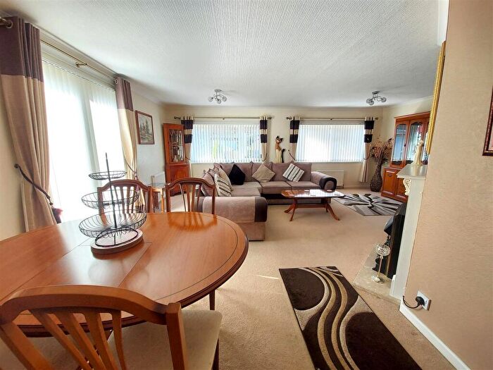 2 Bedroom Park Home For Sale In Severn Bank Park, Stourport-On-Severn, DY13