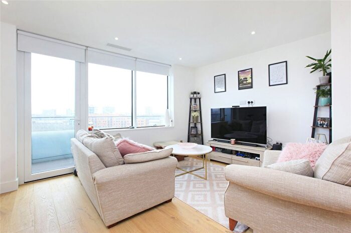 1 Bedroom Flat To Rent In Lombard Wharf, Battersea, SW11