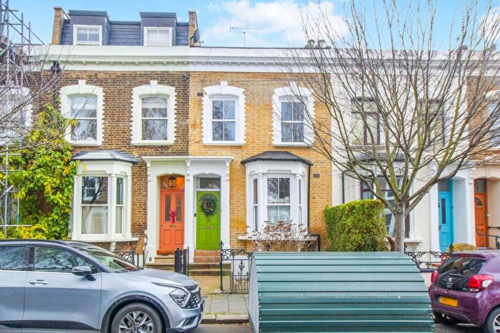 2 Bedroom Maisonette For Sale In Nevill Road, Stoke Newington, N16