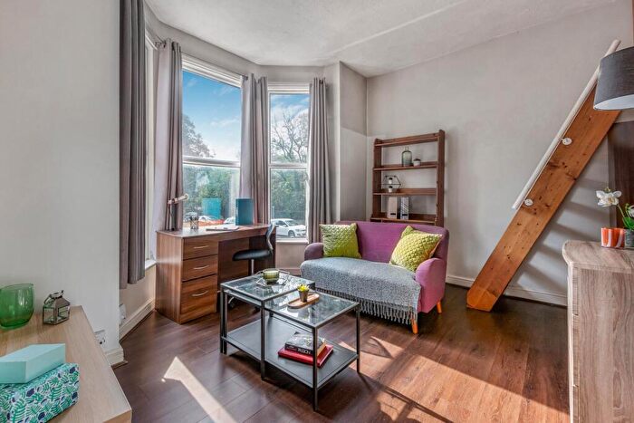 1 Bedroom Flat To Rent In Moor View, Leeds, LS6