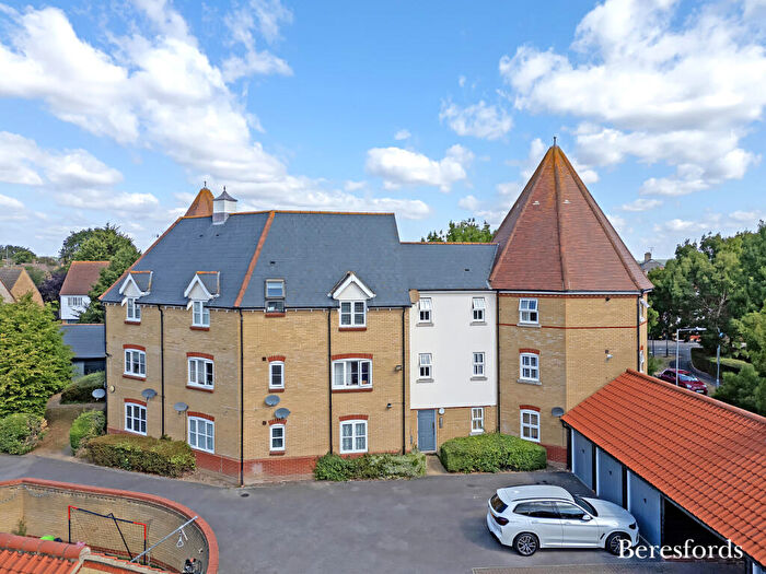 2 Bedroom Apartment For Sale In Bridge Street, Basildon, SS15