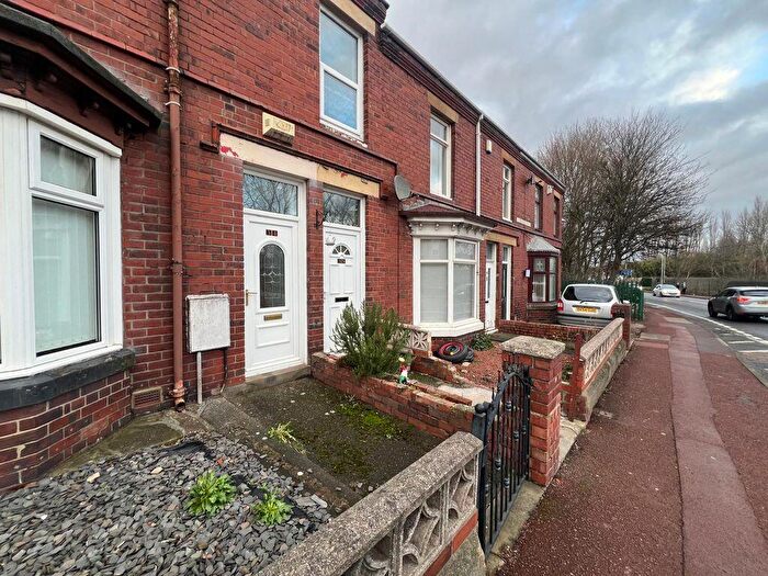 3 Bedroom Flat To Rent In Croxdale Terrace, Pelaw, Gateshead, NE10