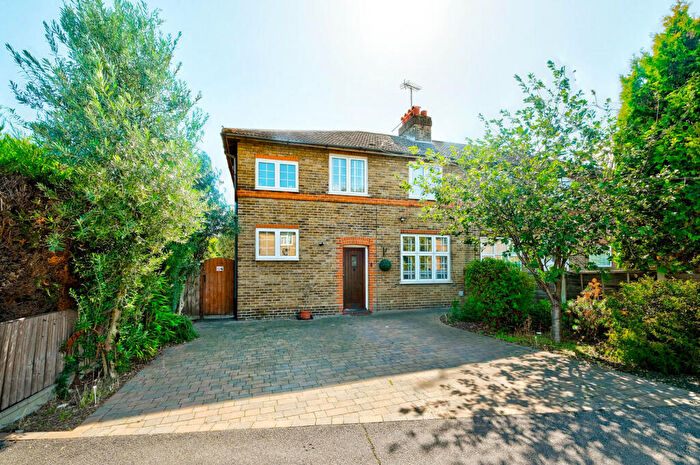 3 Bedroom House For Sale In Rectory Crescent, Wanstead, E11