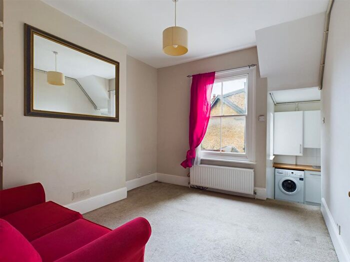 2 Bedroom Flat To Rent In St. Margarets Road, St Margarets, Twickenham, TW1
