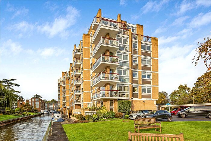 2 Bedroom Flat For Sale In Thamespoint, Fairways, Teddington, TW11