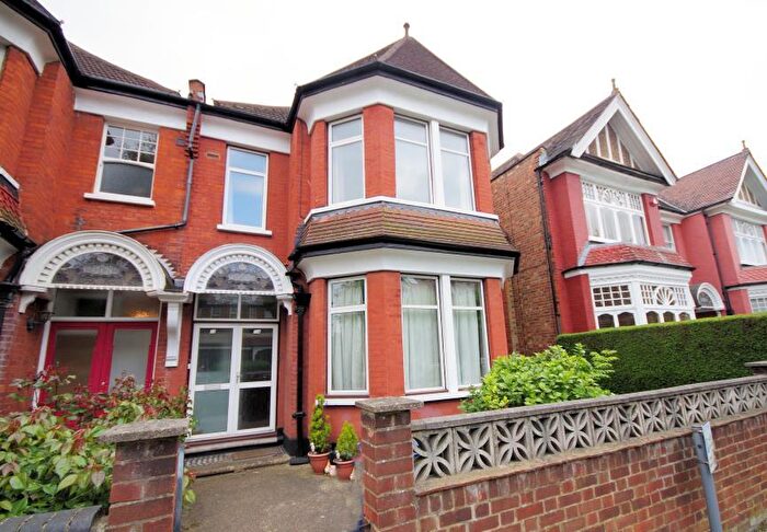 2 Bedroom Flat To Rent In Princes Ave, Finchley, N3