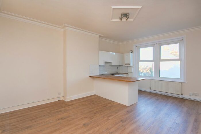 1 Bedroom Flat To Rent In Streatham Common North, London, SW16