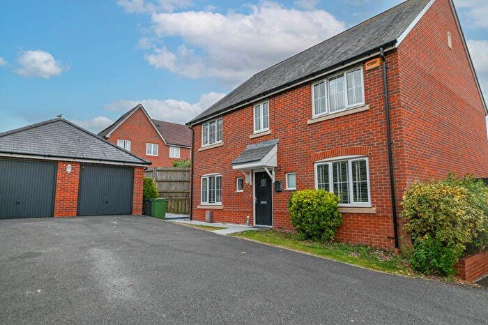 4 Bedroom Detached House For Sale In Markwells Walk, Clanfield, PO8