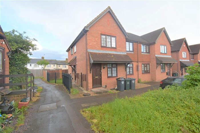 2 Bedroom Maisonette To Rent In Blackmans Close, Dartford, DA1