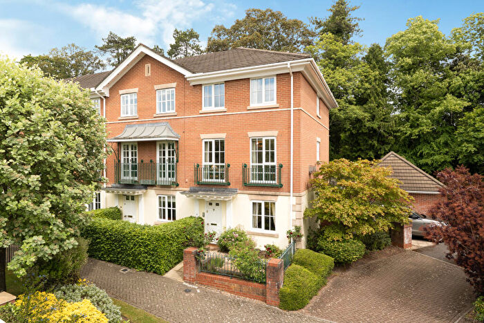 4 Bedroom End Of Terrace House For Sale In Wentworth Grange, Winchester, SO22