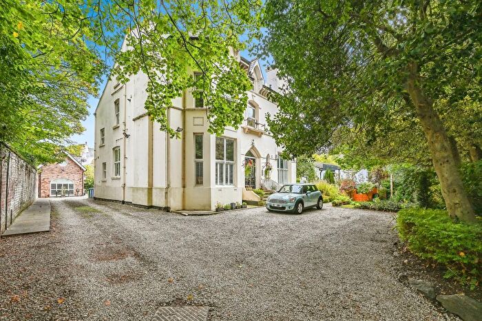 2 Bedroom Flat For Sale In North Road, Liverpool, Merseyside, L19