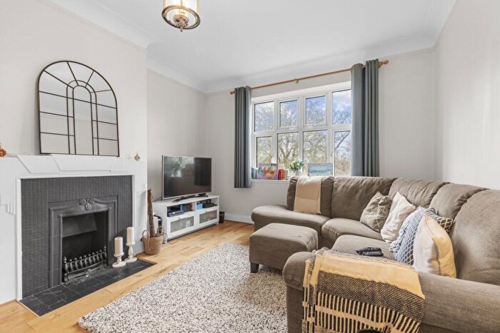 2 Bedroom Flat For Sale In Shoot Up Hill, Kilburn, NW2