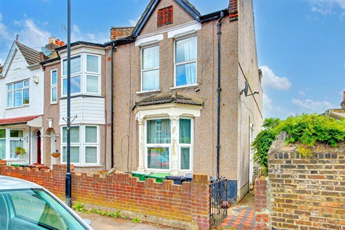 1 Bedroom Flat For Sale In Chester Road, London, Greater London, E17