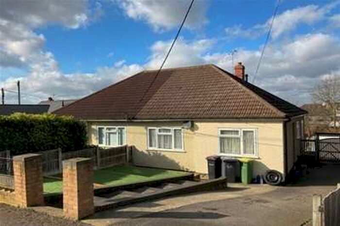 2 Bedroom Bungalow To Rent In Rayleigh, Essex, SS6