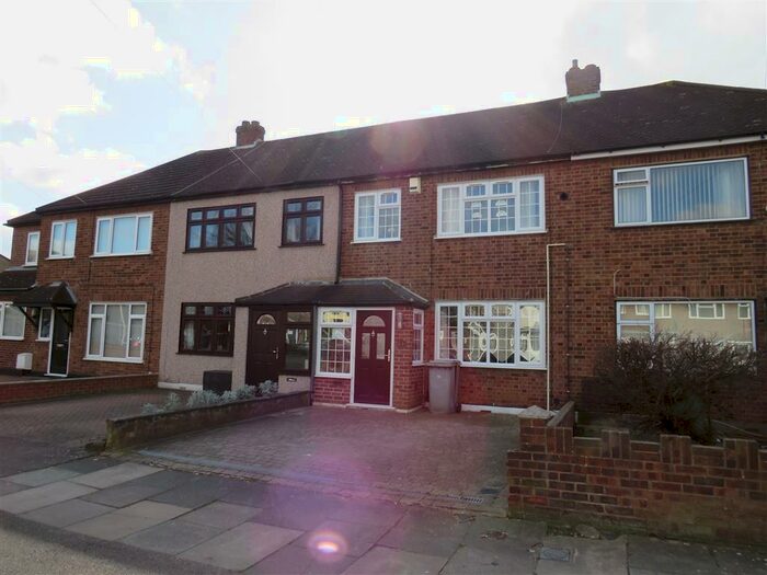 4 Bedroom Terraced House To Rent In Harlow Road, Rainham, RM13