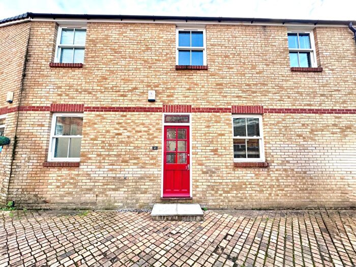 2 Bedroom Mews To Rent In Seamoor Road, Bournemouth, BH4