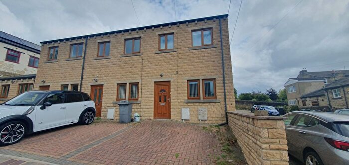 3 Bedroom Town House To Rent In Garden Street, Bradford, BD9