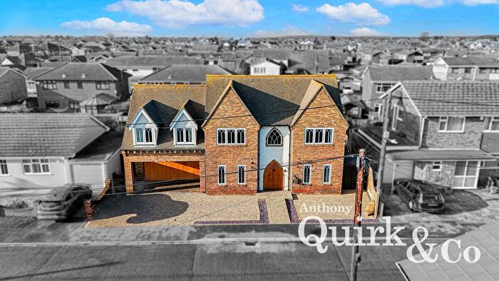 4 Bedroom Detached House For Sale In Hannett Road, Canvey Island, SS8