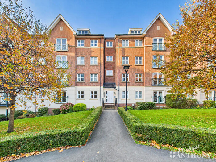 2 Bedroom Flat To Rent In Viridian Square, Aylesbury, Buckinghamshire, HP21