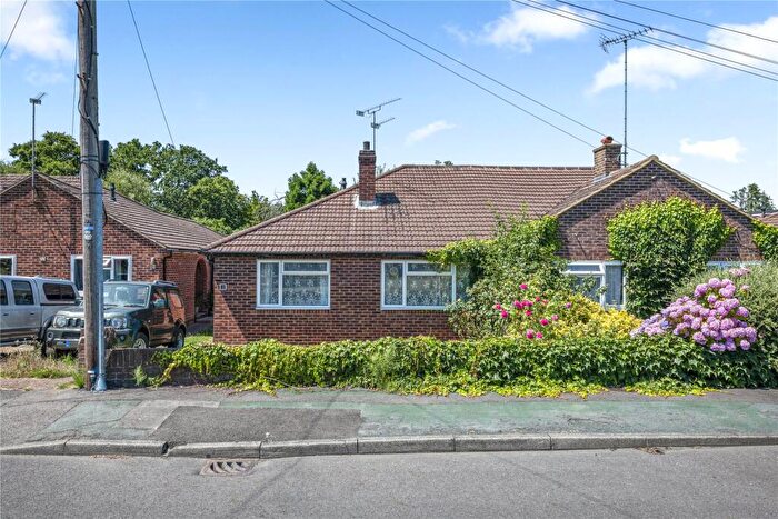 3 Bedroom Bungalow For Sale In Clinton Close, Knaphill, Woking, Surrey, GU21