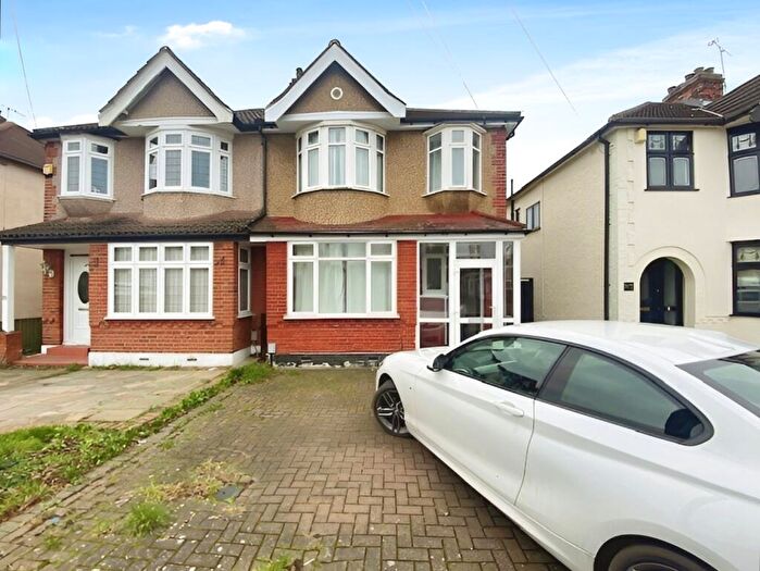 3 Bedroom Semi-Detached House To Rent In Kenilworth Gardens, Hornchurch, RM12