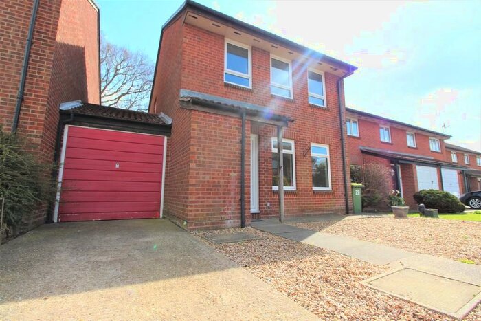 3 Bedroom Link Detached House To Rent In Shannon Road, Stubbington, PO14