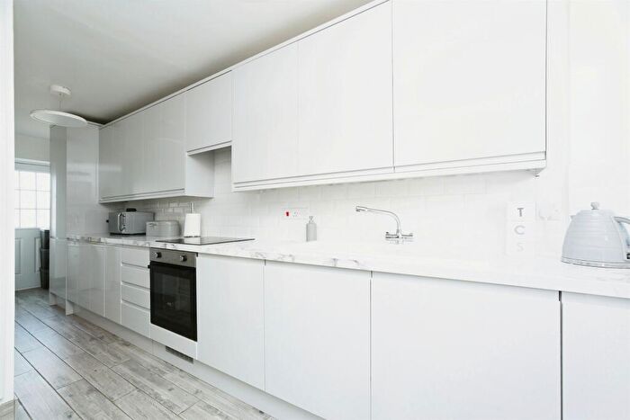 3 Bedroom Terraced House For Sale In Buckhurst Crescent, Swindon, SN3