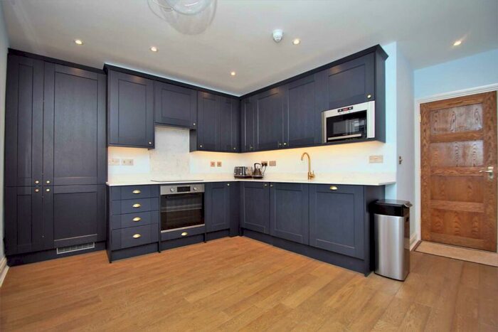 3 Bedroom Apartment To Rent In Old Cross Hertford Herts, SG14