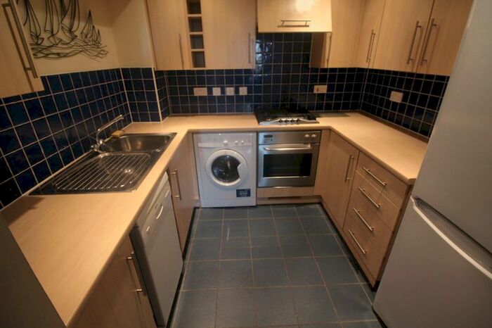 2 Bedroom Flat To Rent In Keating Close, Borstal, Rochester ME1