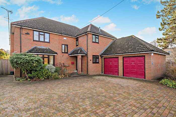4 Bedroom Detached House For Sale In Waverley Lane, Farnham, Surrey, GU9