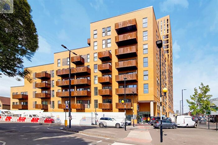 1 Bedroom Flat To Rent In East Acton Lane, Acton, W3