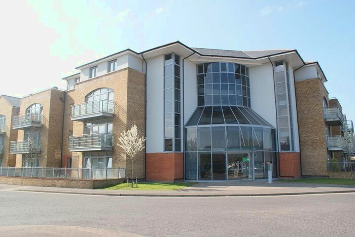 2 Bedroom Flat To Rent In Woolsack Way, Godalming, GU7