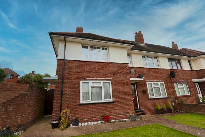 2 Bedroom Flat To Rent In Galleywood Crescent, Romford RM5