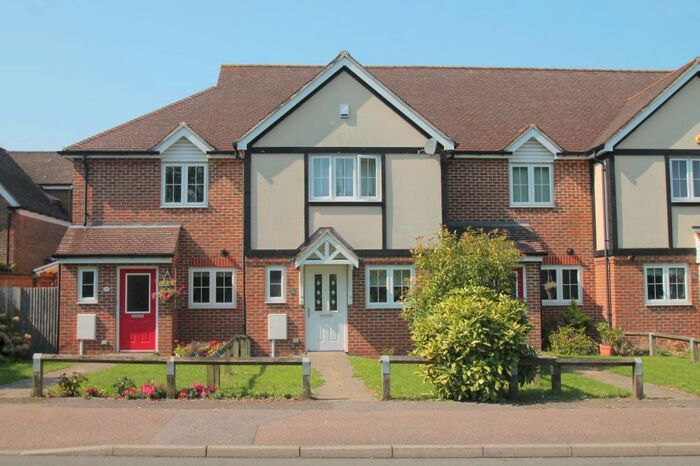 2 Bedroom House To Rent In Bedroom Terraced House In Caterham On The Hill, CR3
